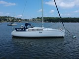Beneteau Oceanis 31 Starboard Side