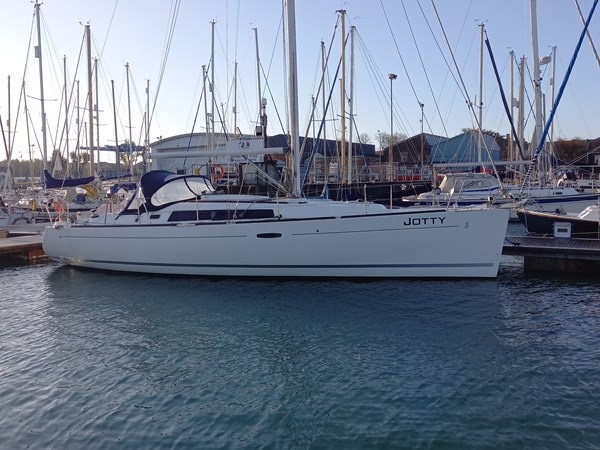 2010 Beneteau Oceanis 37 for sale