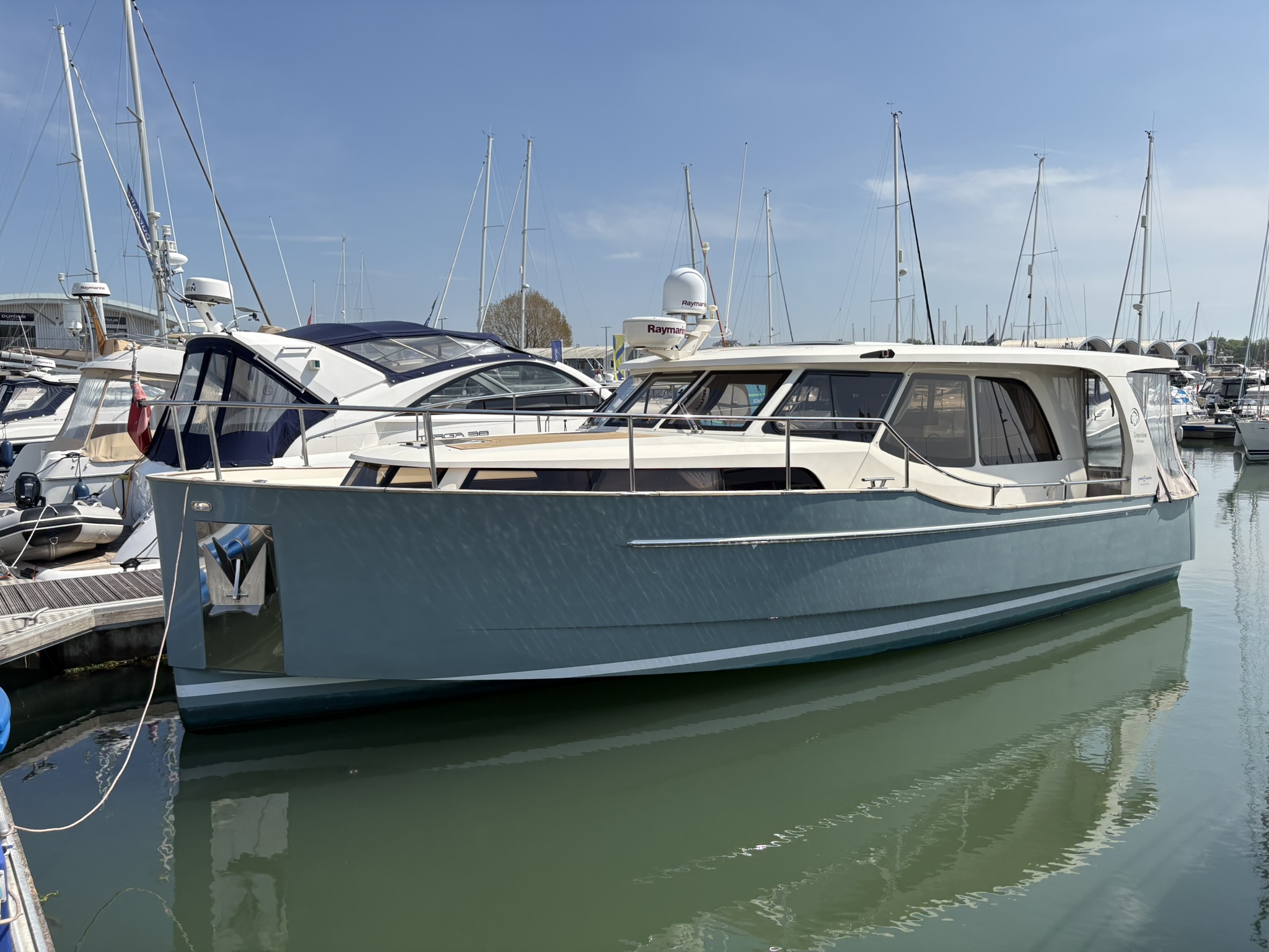 Greenline 33 port side