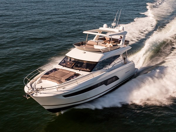 Prestige 630 Yacht