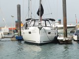 Bow of Beneteau Oceanis 41.1