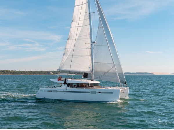 2021 Lagoon 450 SporTop