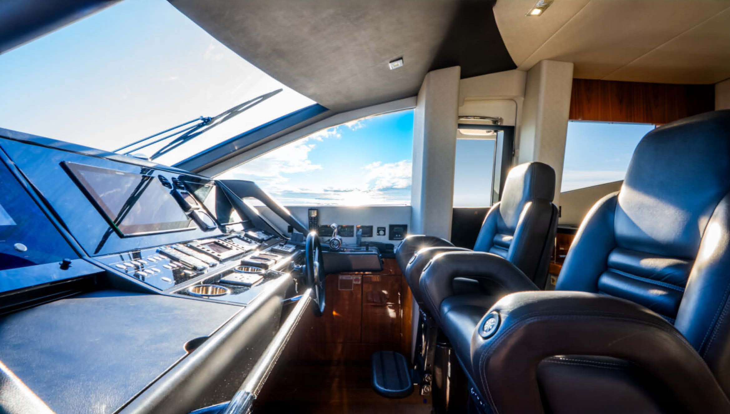 2015 Sunseeker 28 Metre Yacht for sale - lower helm