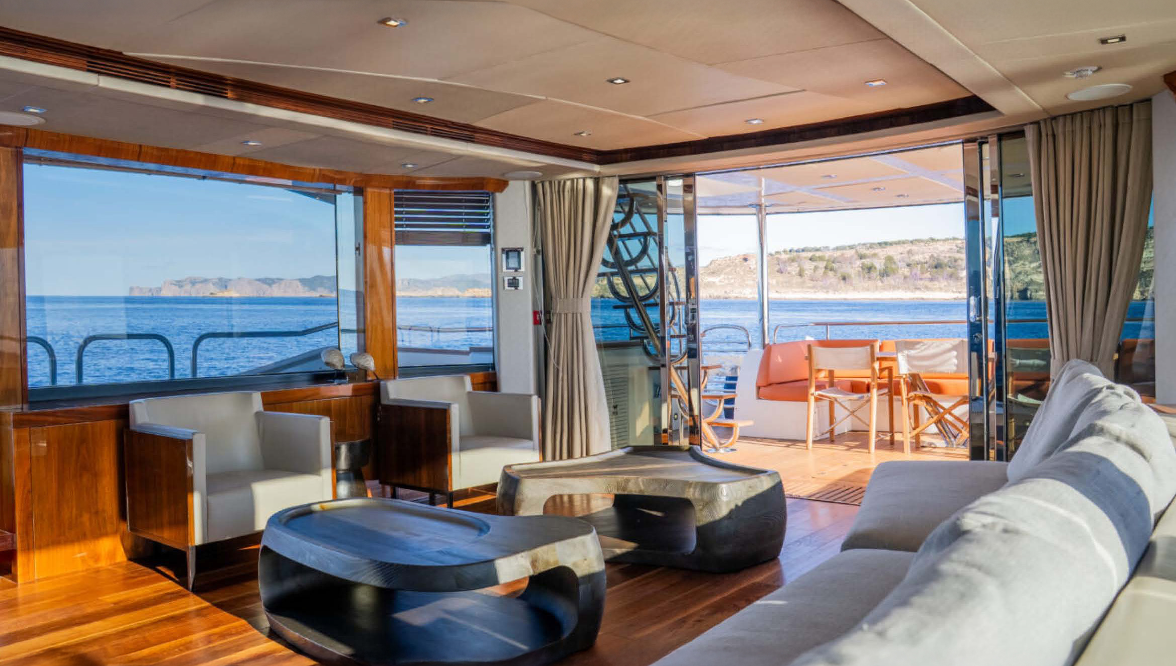 2015 Sunseeker 28 Metre Yacht for sale - saloon aft