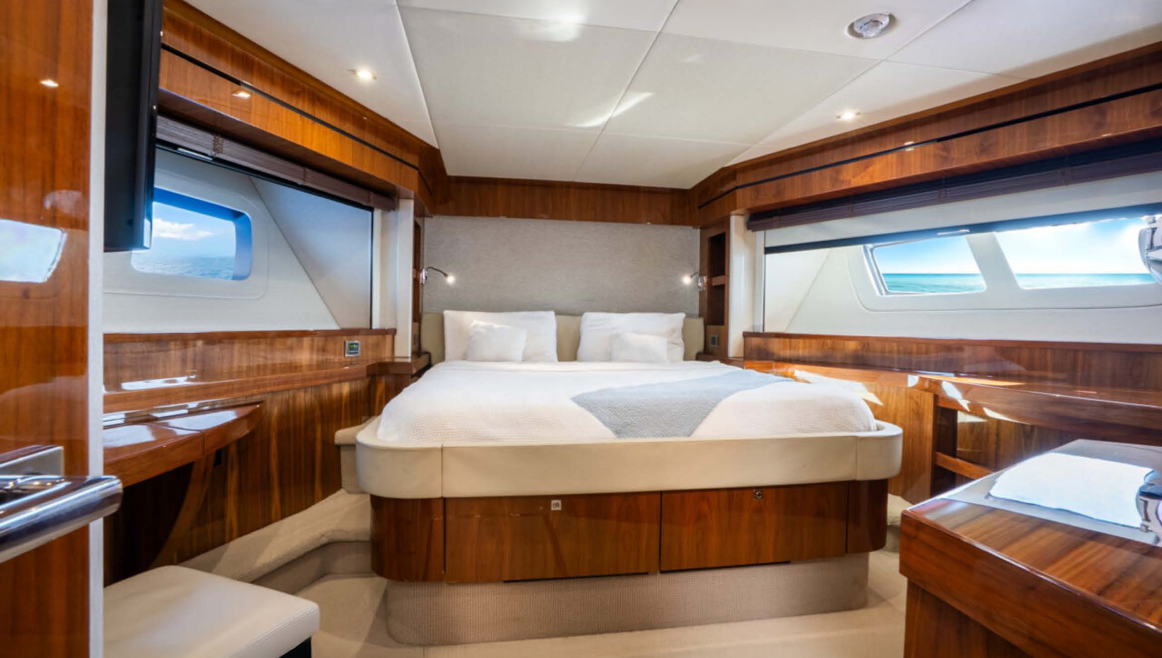 2015 Sunseeker 28 Metre Yacht for sale - VIP cabin