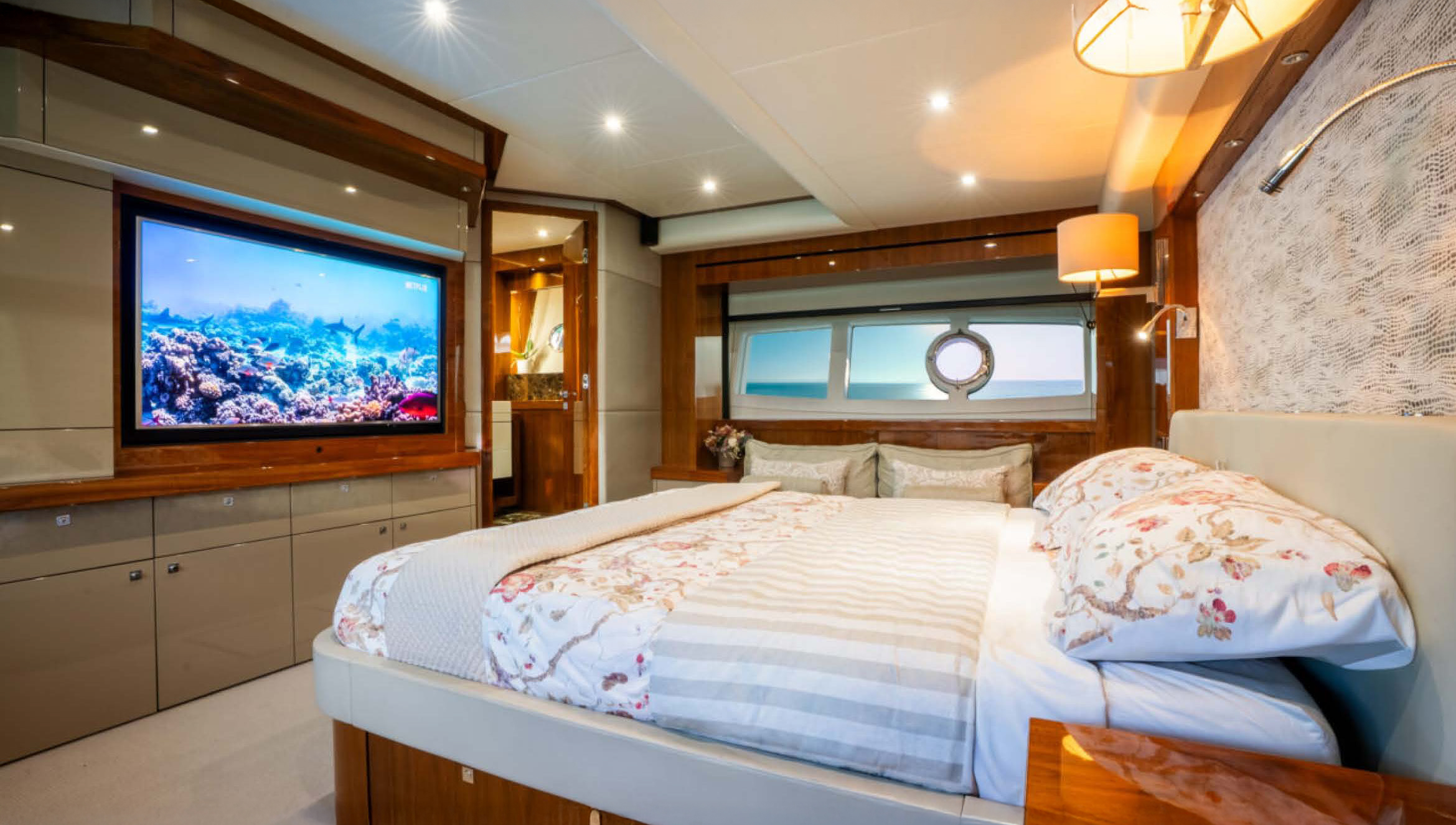 2015 Sunseeker 28 Metre Yacht for sale - TV