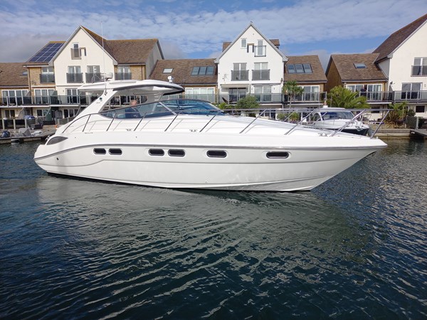 Sealine S41 - afloat