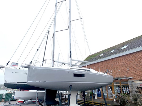 2020 Beneteau Oceanis 30.1