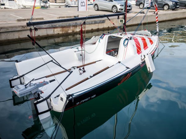 Beneteau First 18