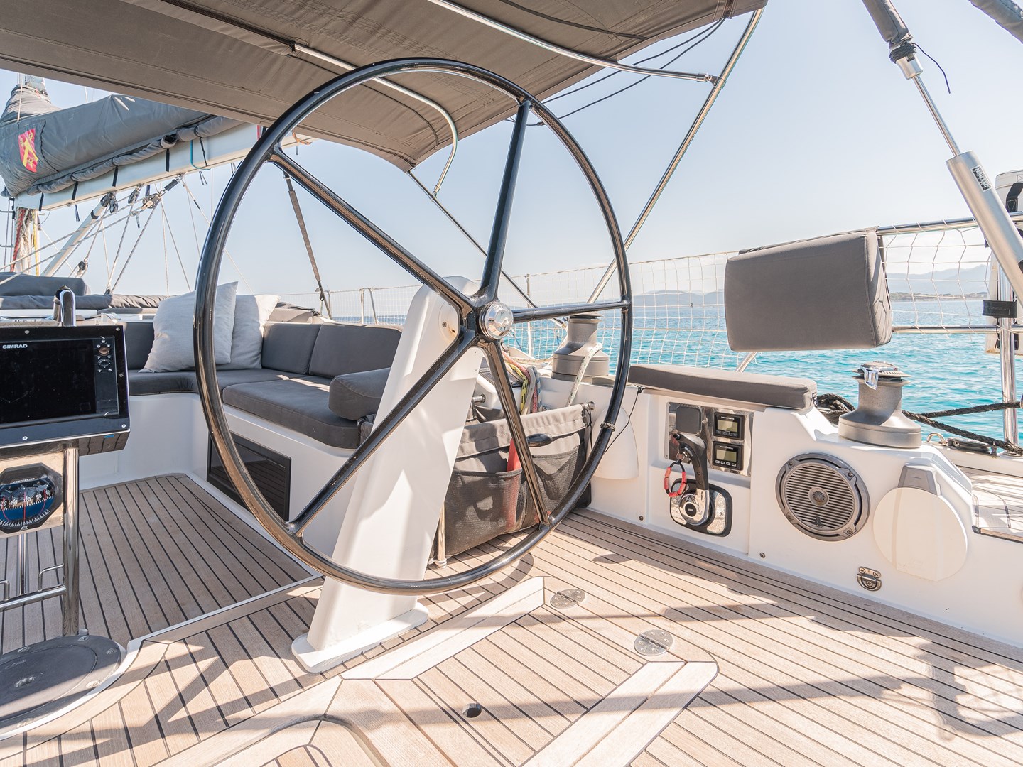 Hanse 545 helm