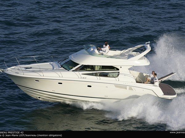 For sale Jeanneau Prestige 42 - brochure shot