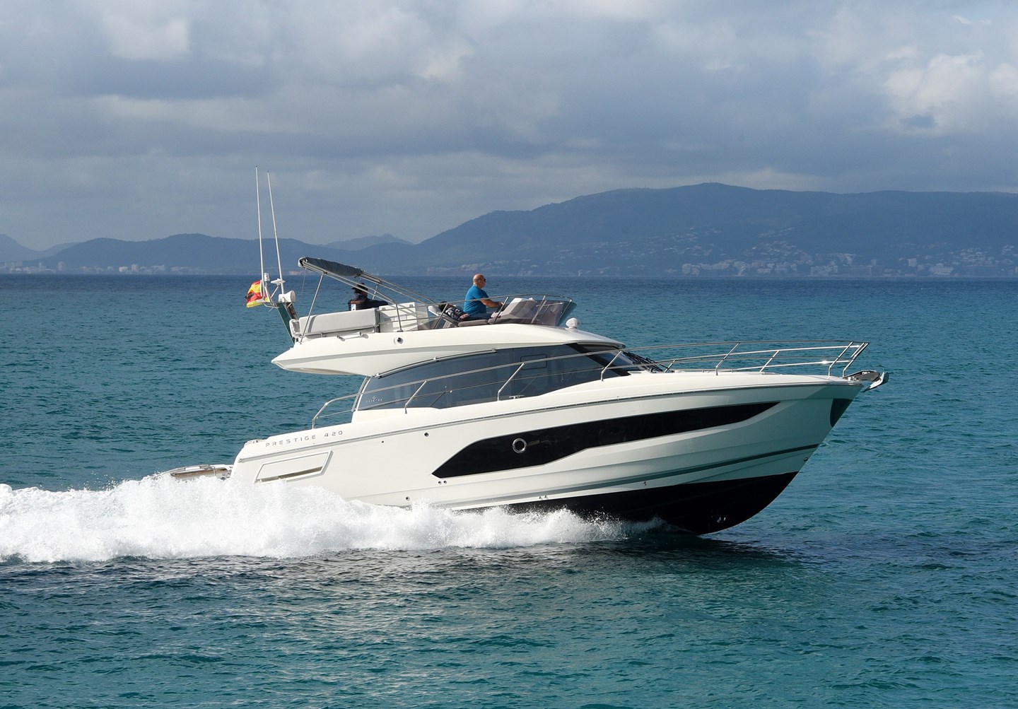 Prestige 420 out in the bay