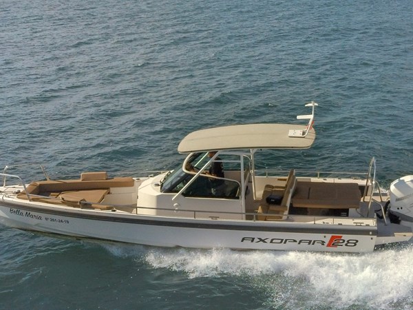Axopar 28 T-Top on the water