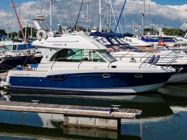 Beneteau Antares 9.80