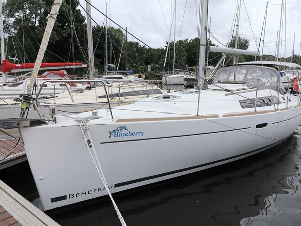 2013 Beneteau Oceanis 37