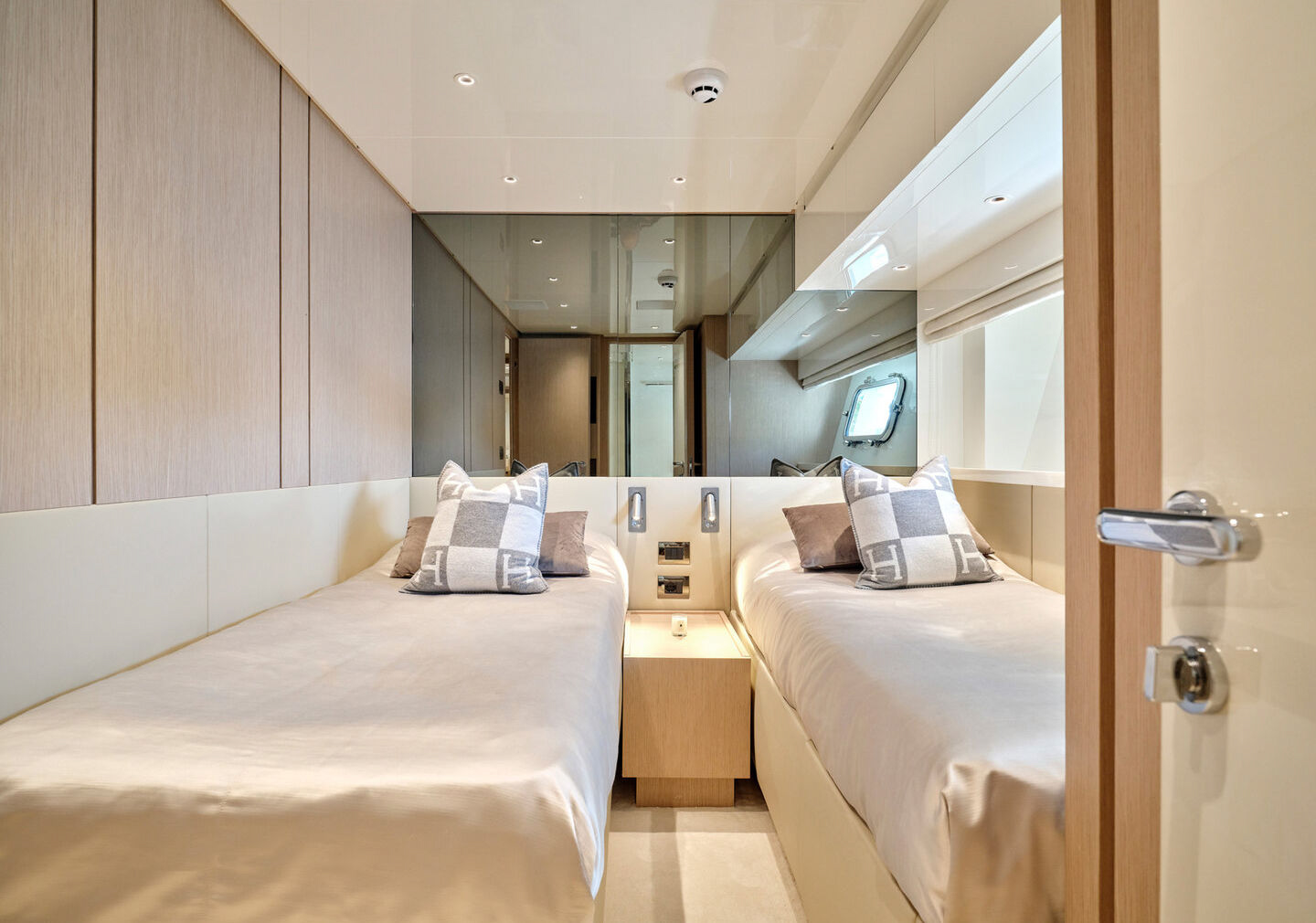 Sanlorenzo SX76 Guest Cabin