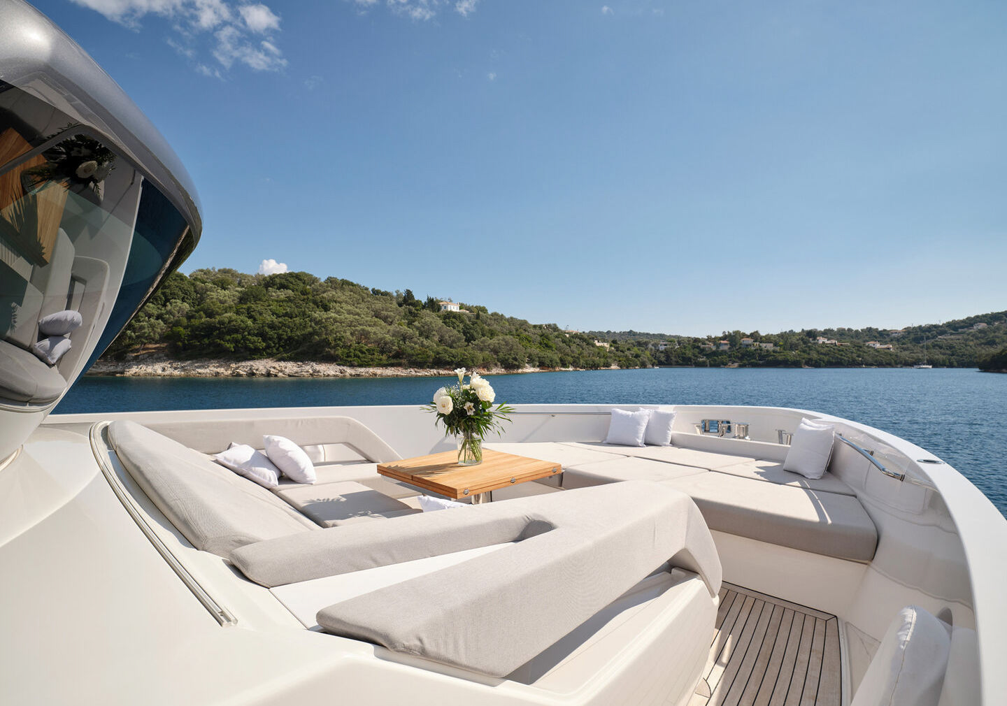 Sanlorenzo SX76 Bow