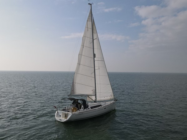 2012 Beneteau Oceanis 37