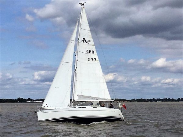 Hanse 315 at sea