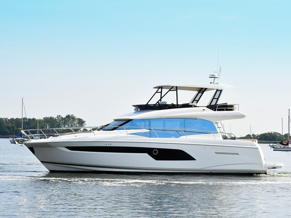 2020 Prestige 520 Flybridge