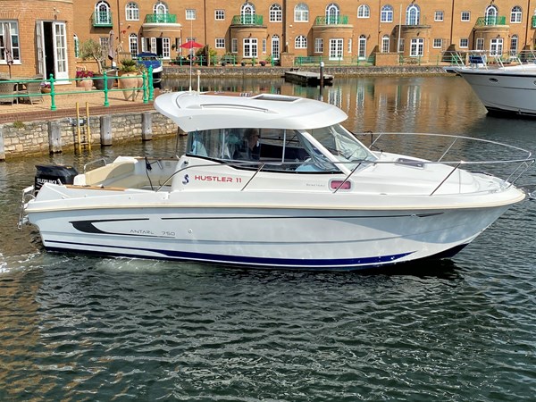 Beneteau Antares 750