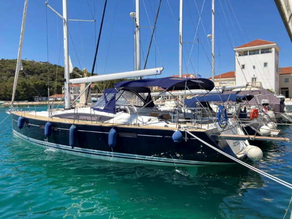 Jeanneua 58 with blue hull