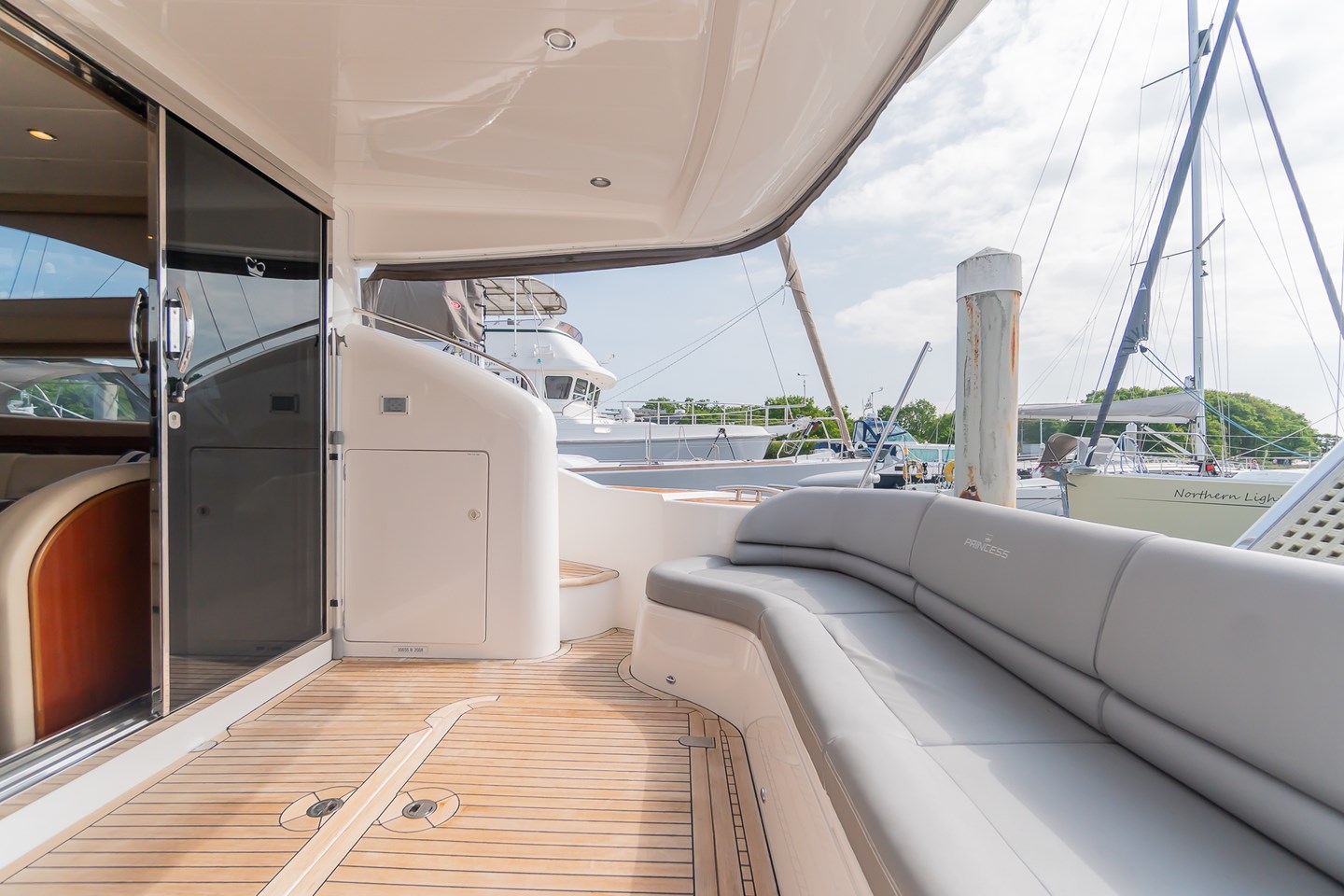 Princess 50 Aft cockpit