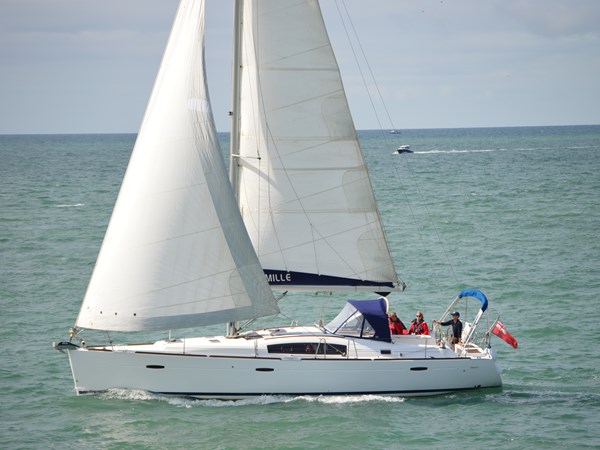 Beneteau Oceanis 43- 2009- sailing