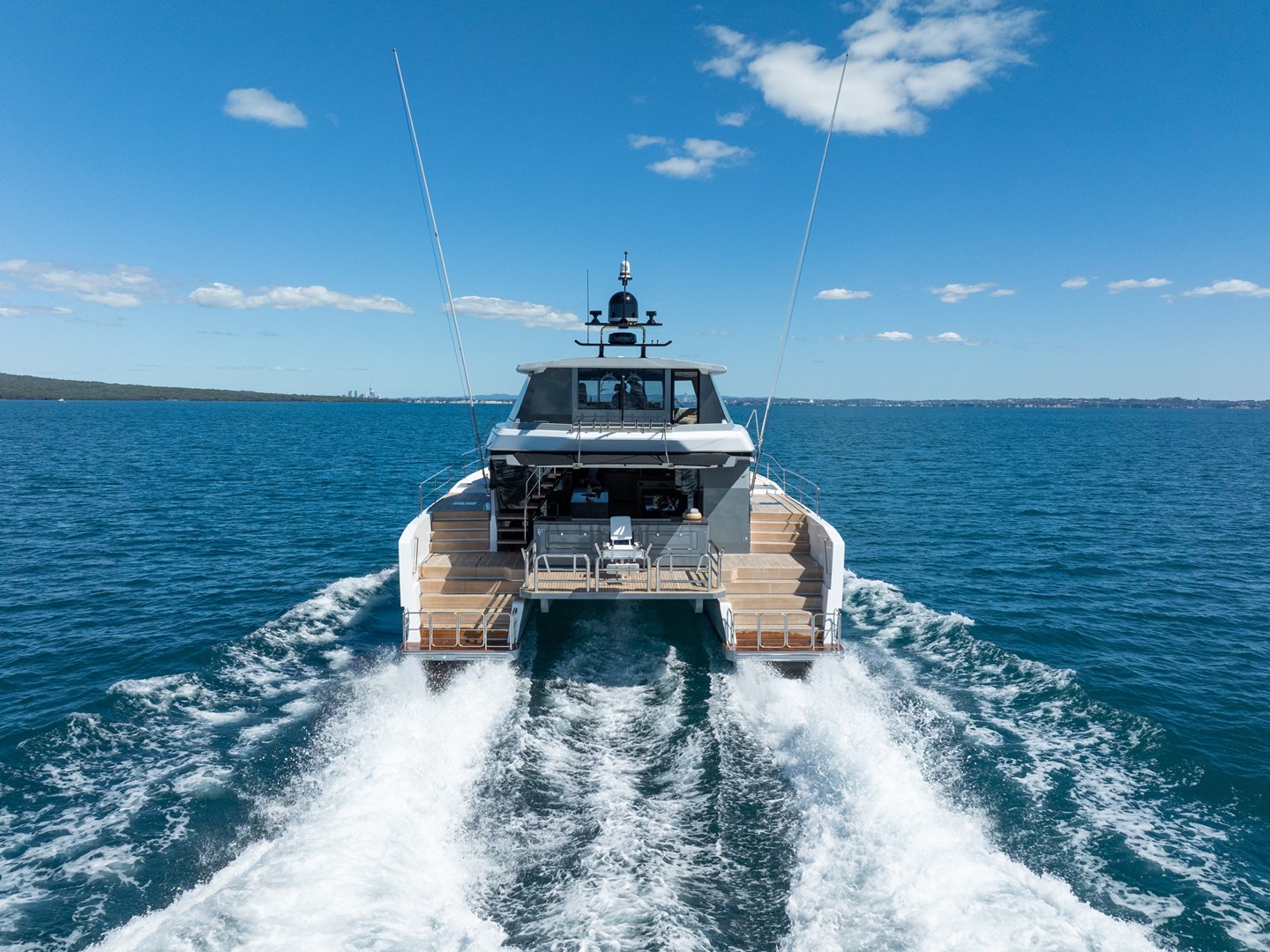 MC63p Offshore aft running