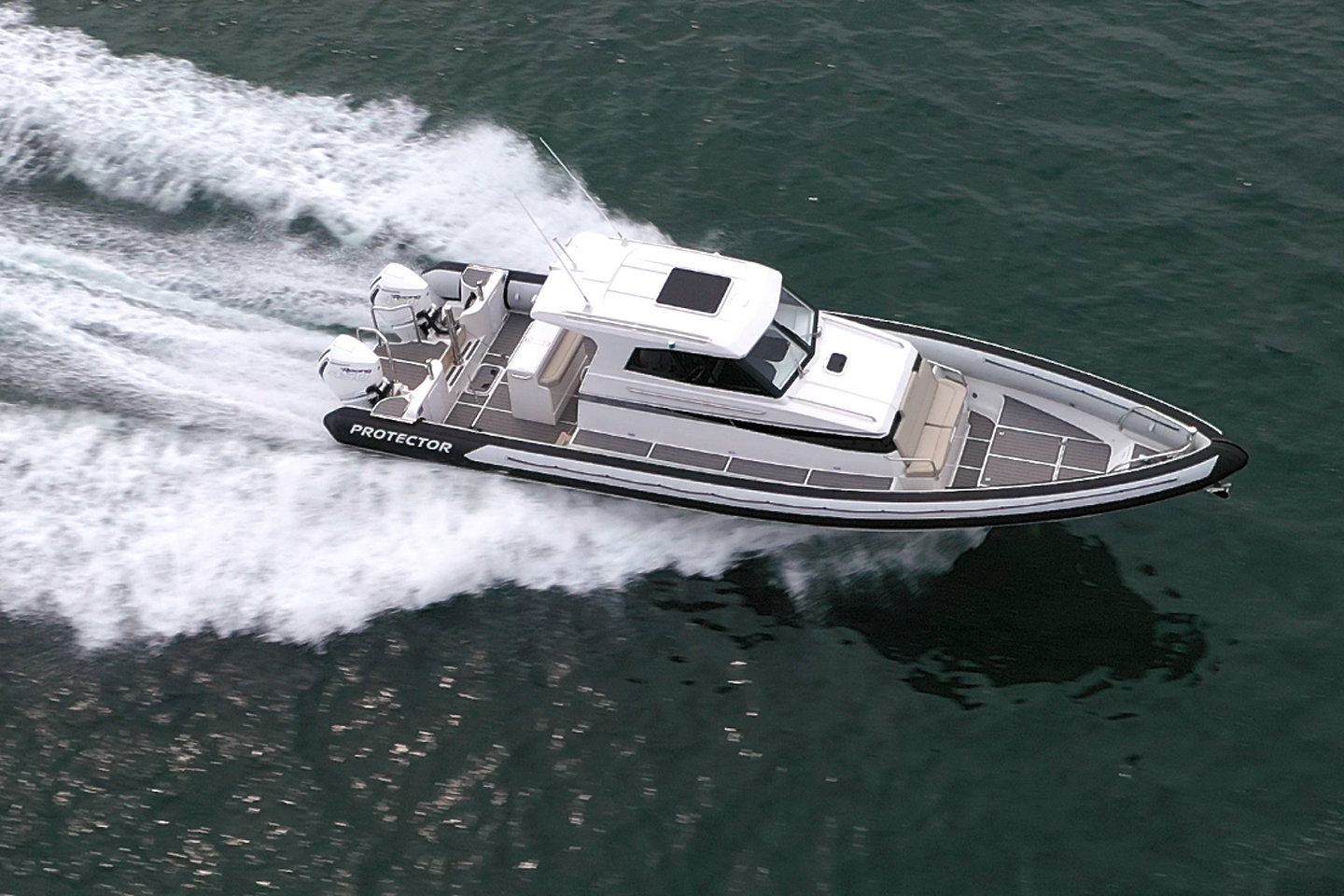 Protector 380 Targa under way