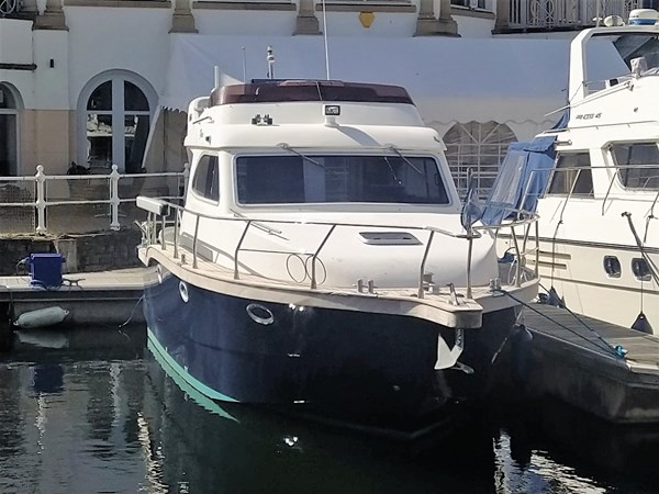 Viking 32 exterior