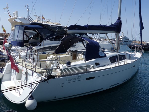 Beneteau Oceanis 43