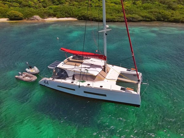 2018 Aventura 44