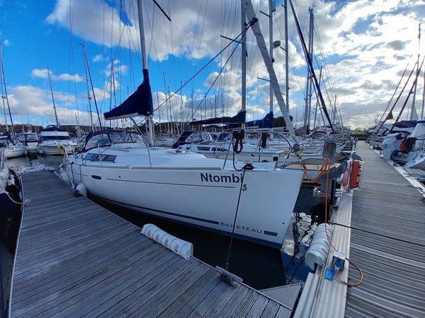 2010 Beneteau Oceanis 37 for sale