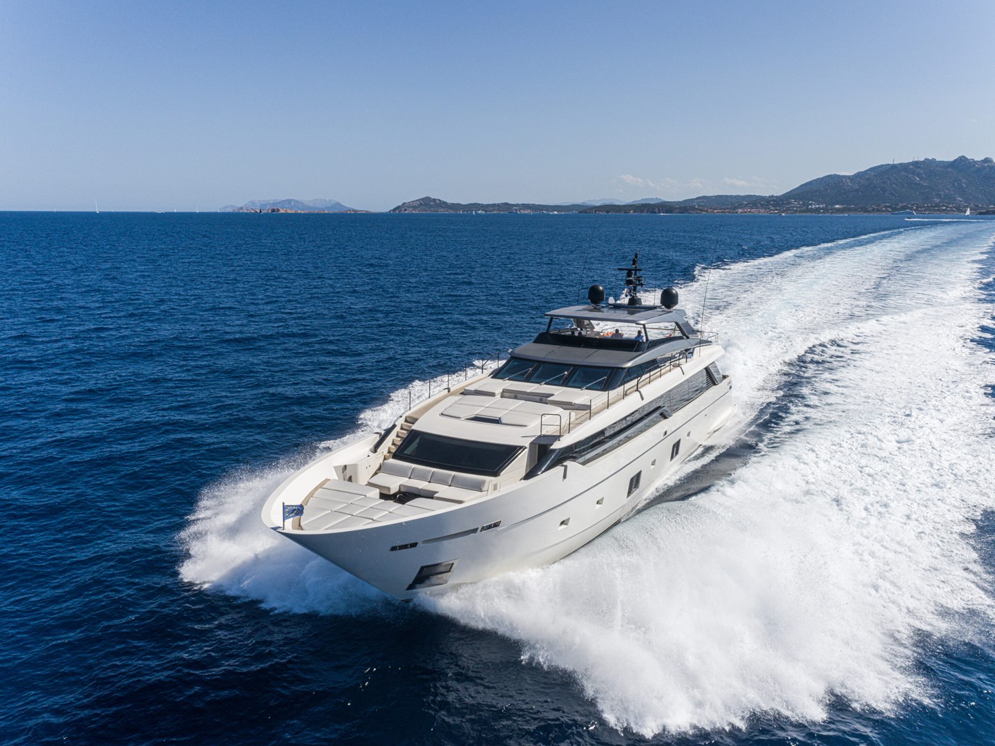 SL120a Blue Angel exterior