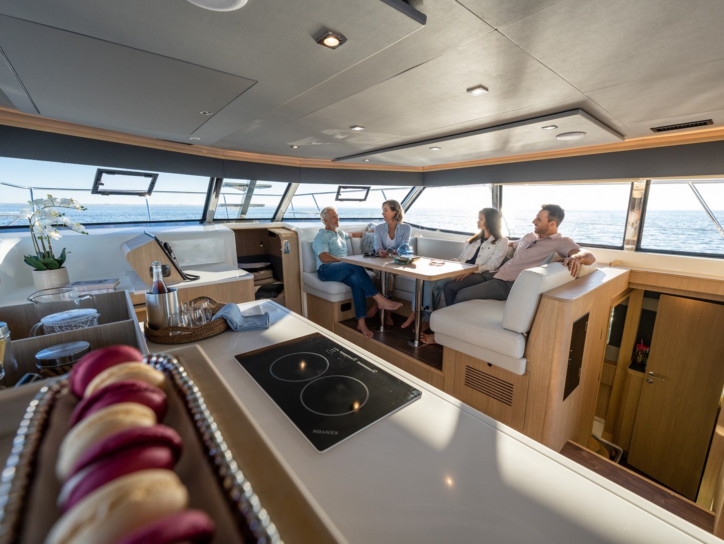 Aquila 42 salon