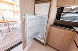 Azimut Fly 53 - galley fridge