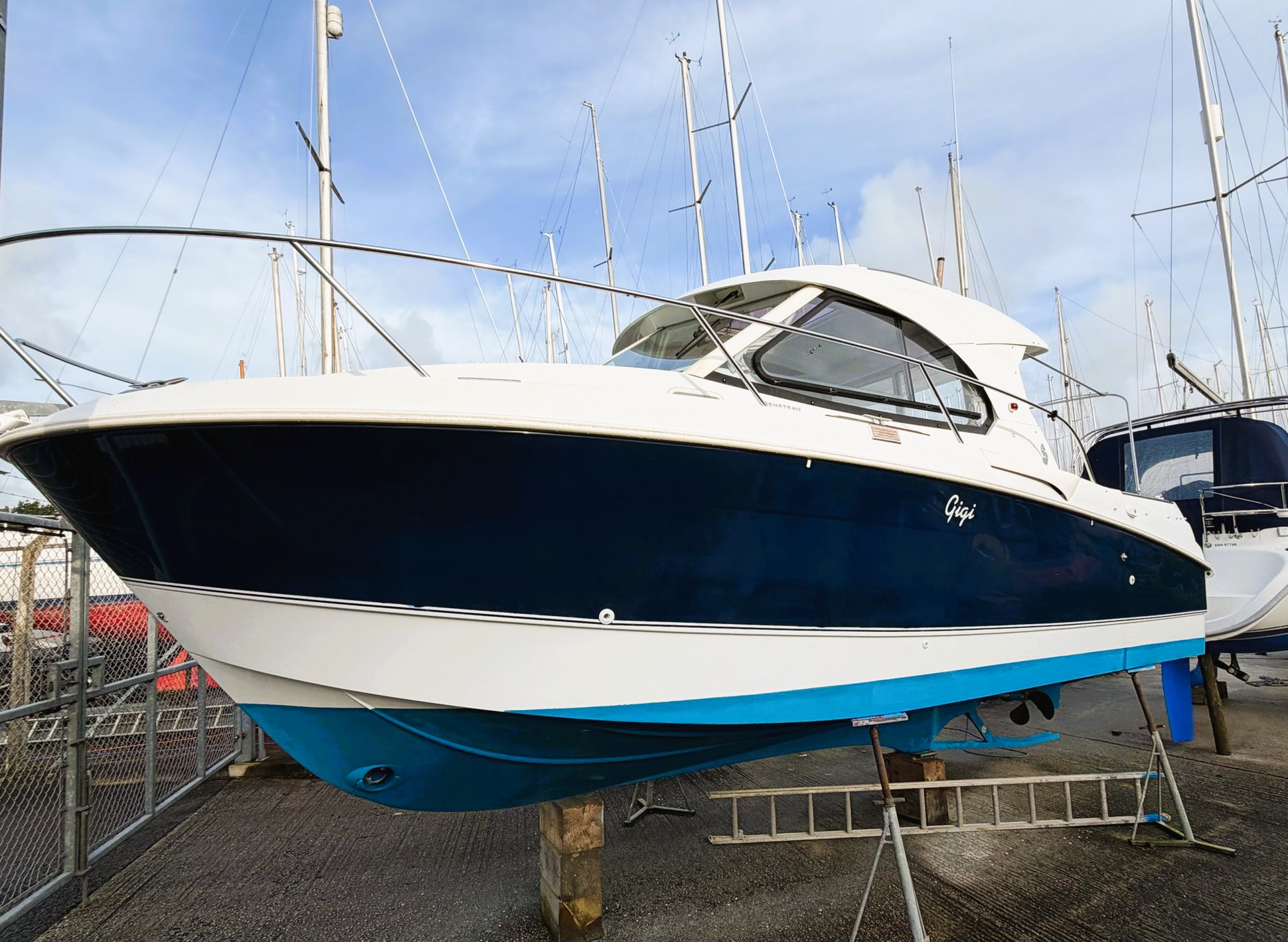 2010 Beneteau Antares 8