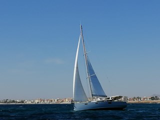 Beneteau Sense 43 sailing