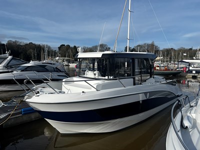 Beneteau Barracuda 9 Port side
