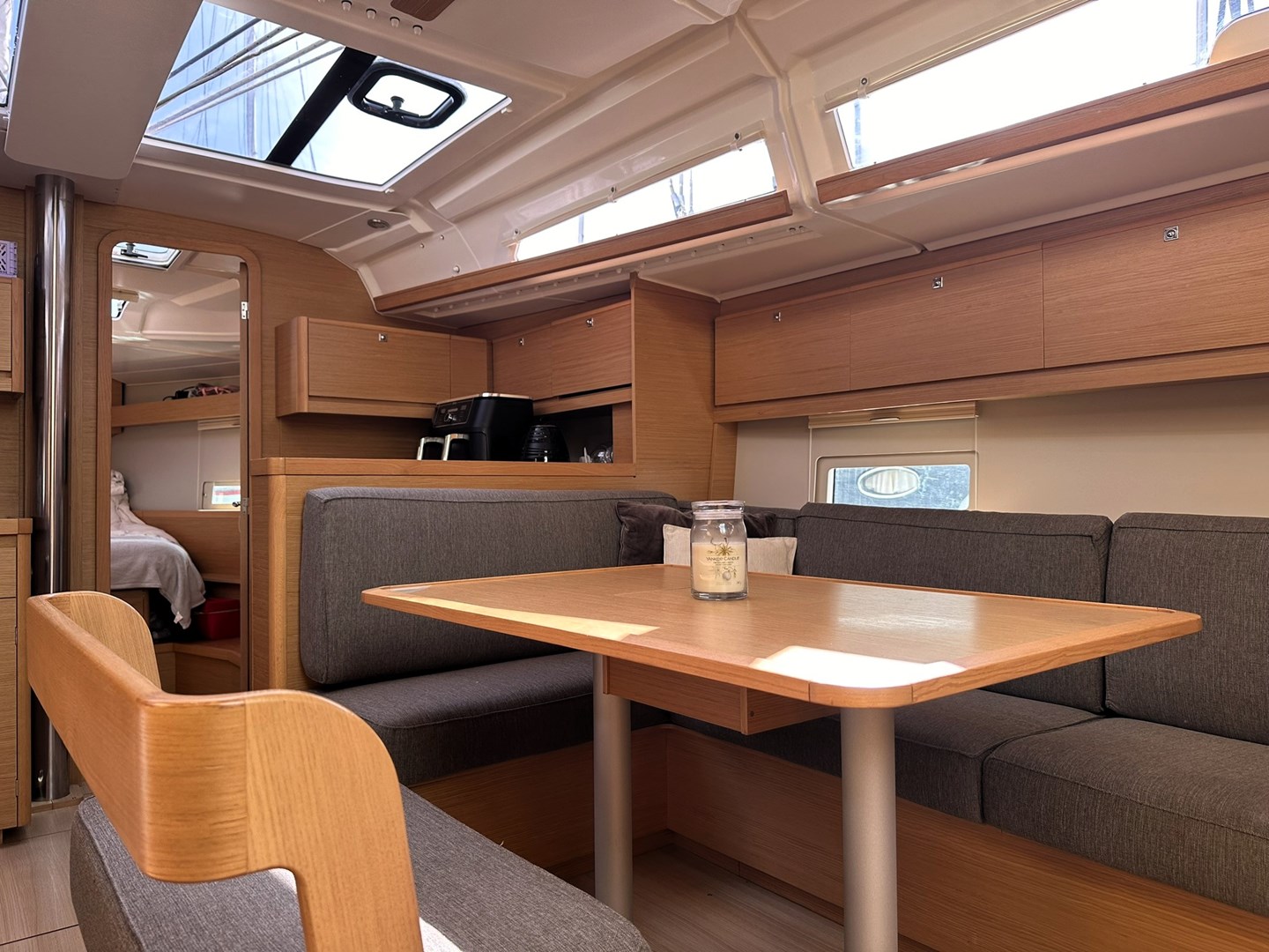 Dufour 430 Grand Large Saloon