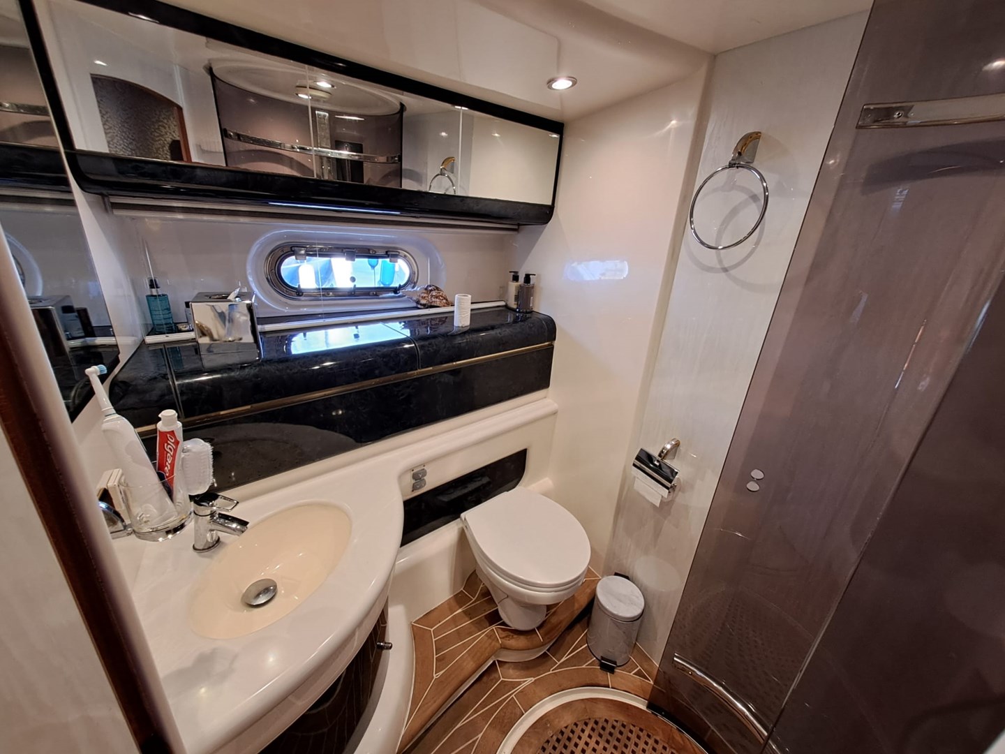 1998 Sealine T51 for sale - En-suite