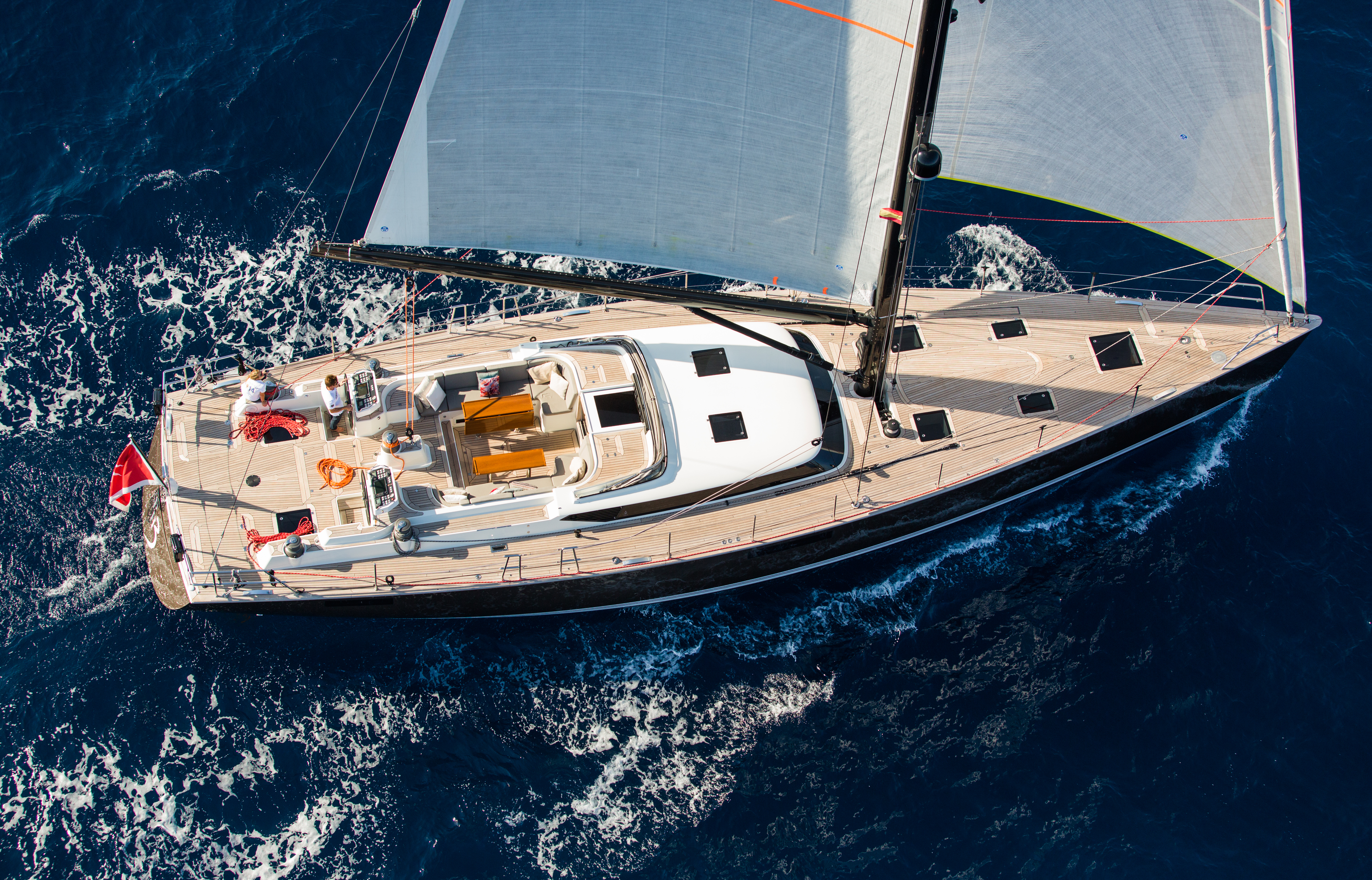 Contest 72CS - Exterior