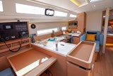 Jeanneau SO 440 galley/salon
