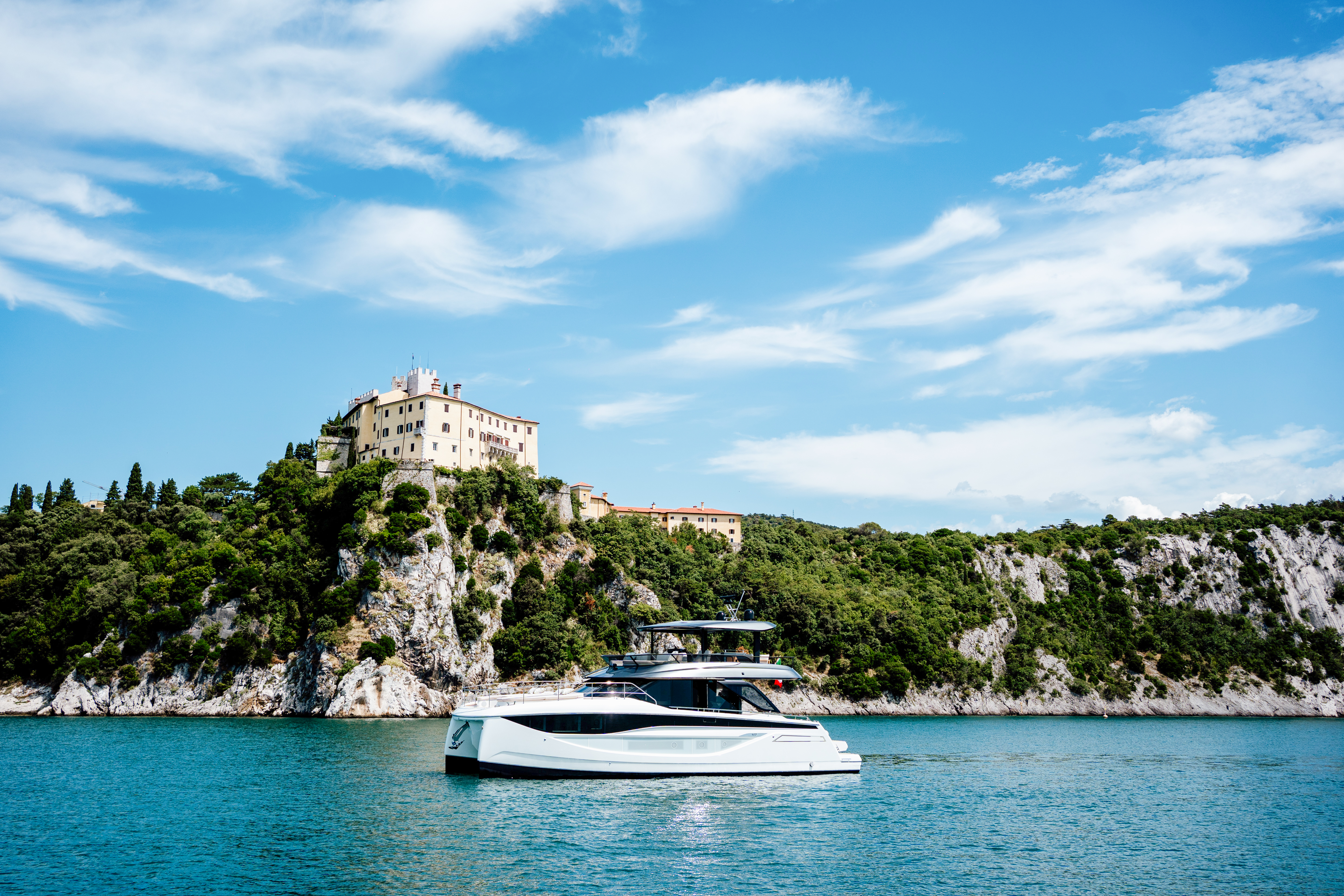 Prestige M7 cruising 