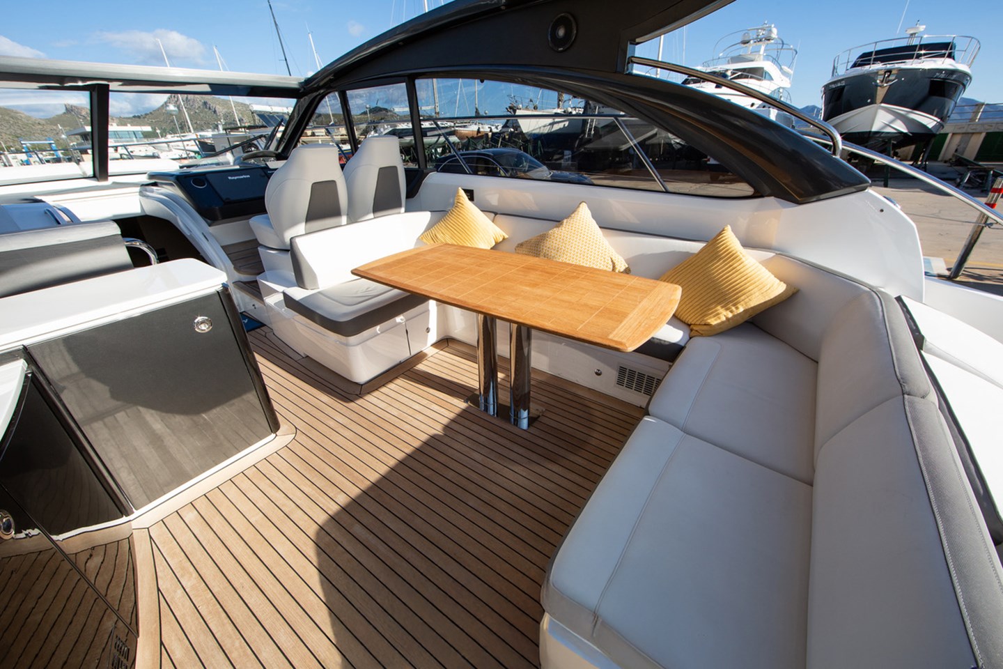 Princess V48 Deck
