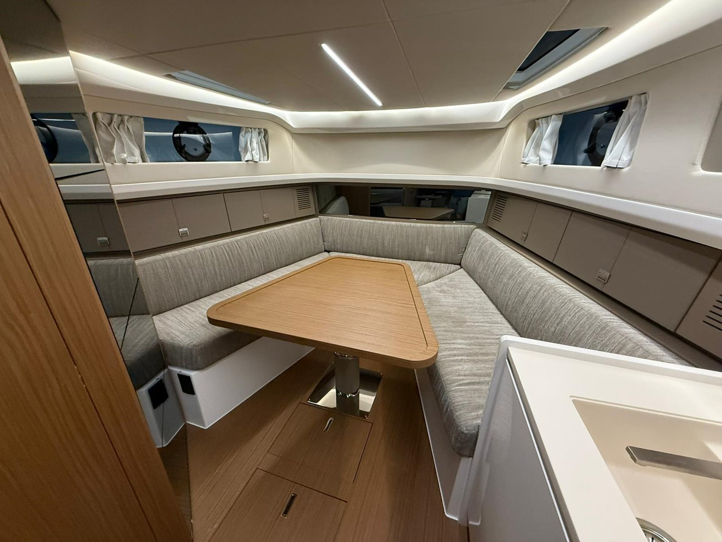 2024 Bluegame BG42 for sale - saloon