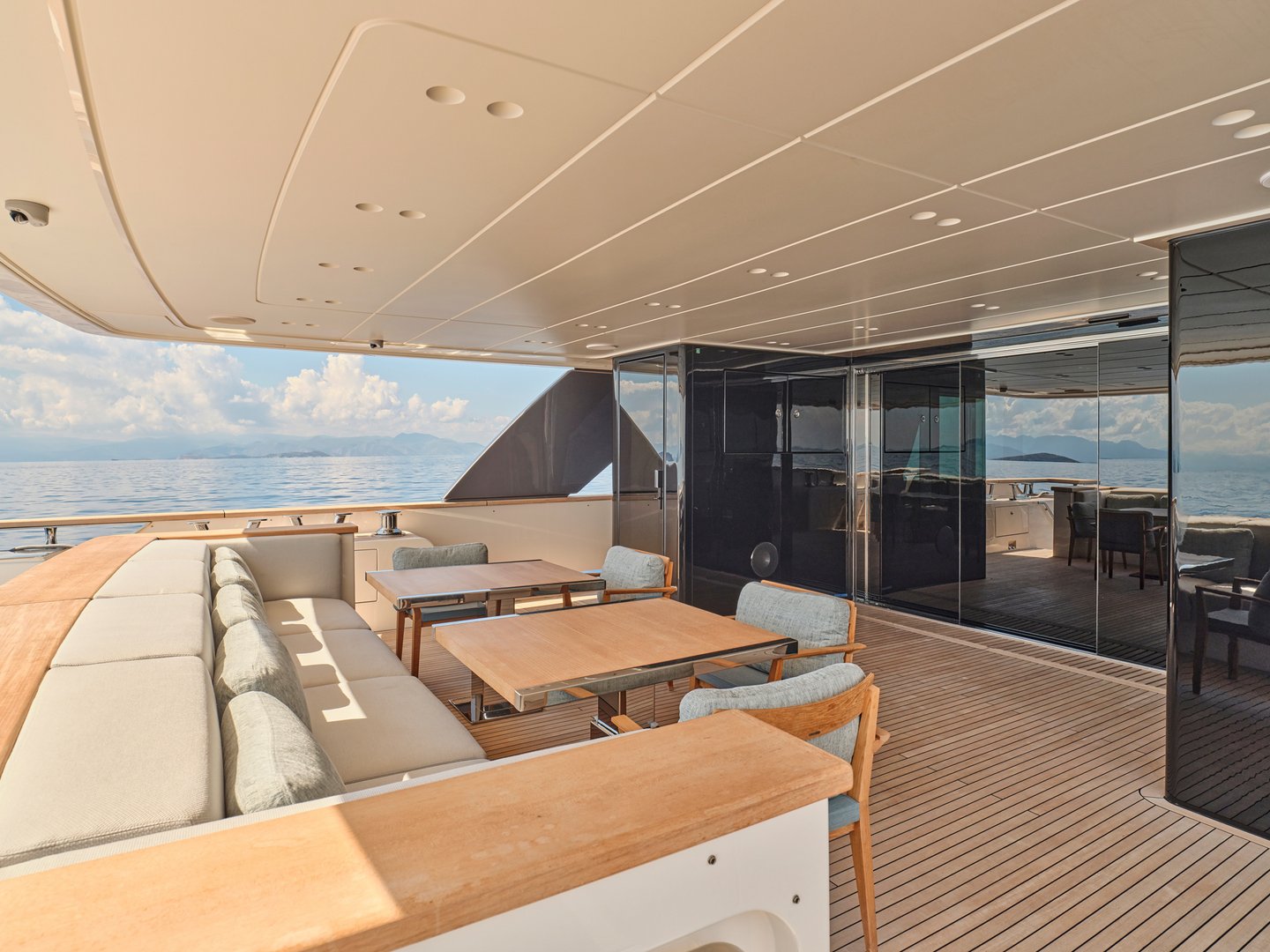 Sanlorenzo SD118 - Cockpit