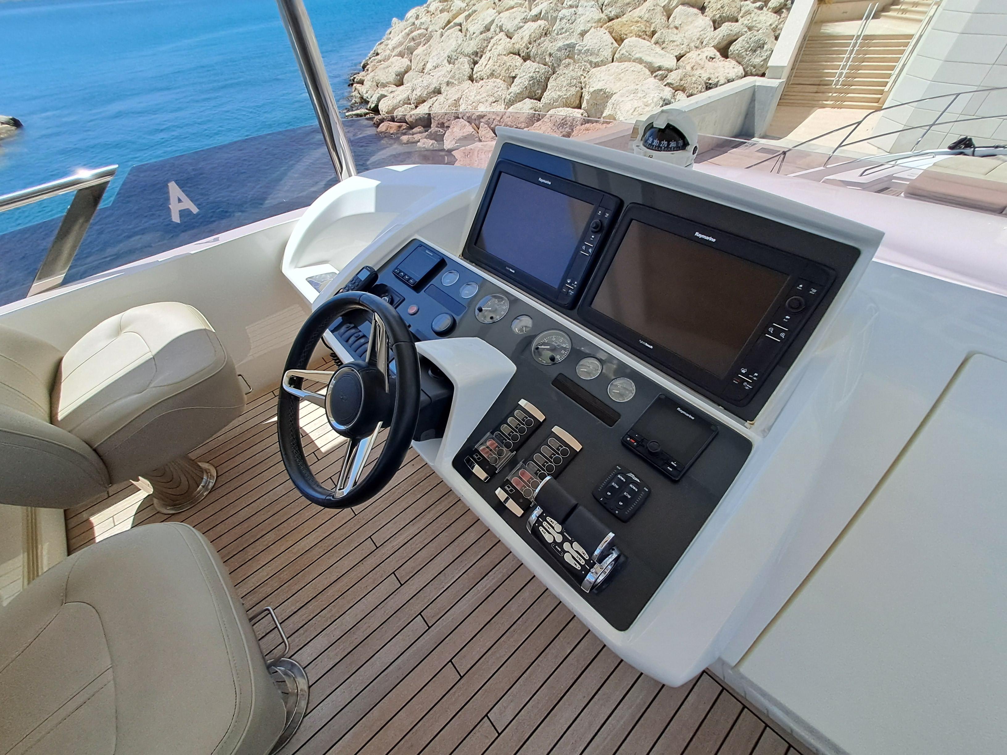 Princess 68 for sale - upper helm