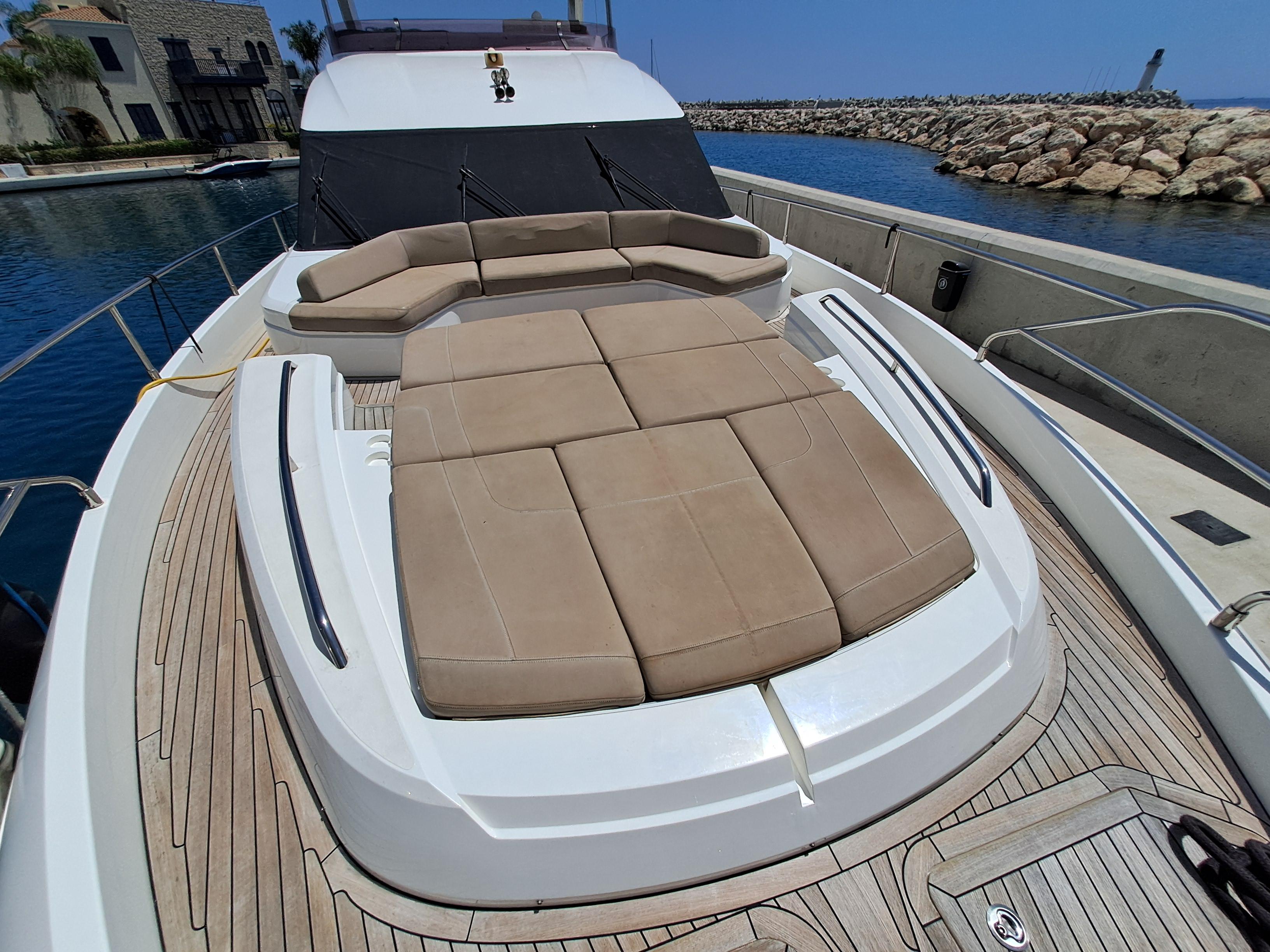 Princess 68 for sale - foredeck